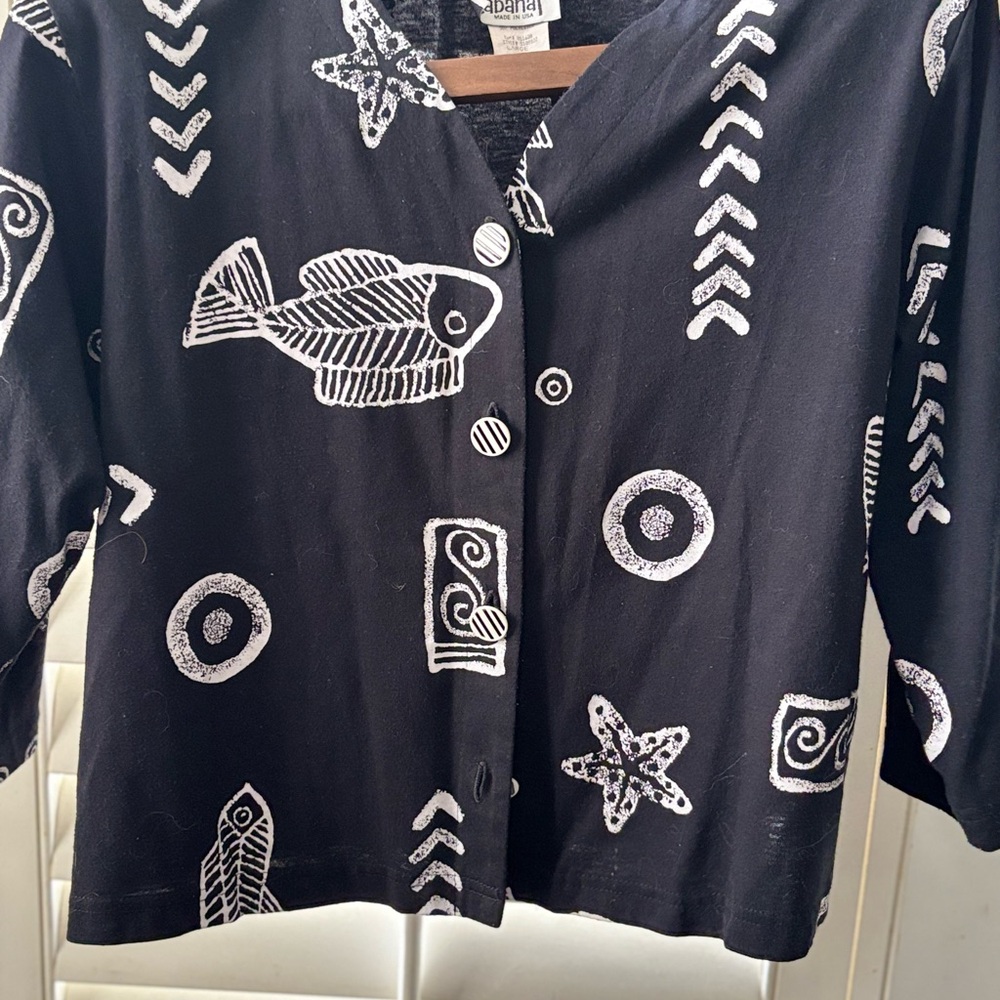 Copa Cabana Black Top large corresponding buttons short sleeve fishes‎